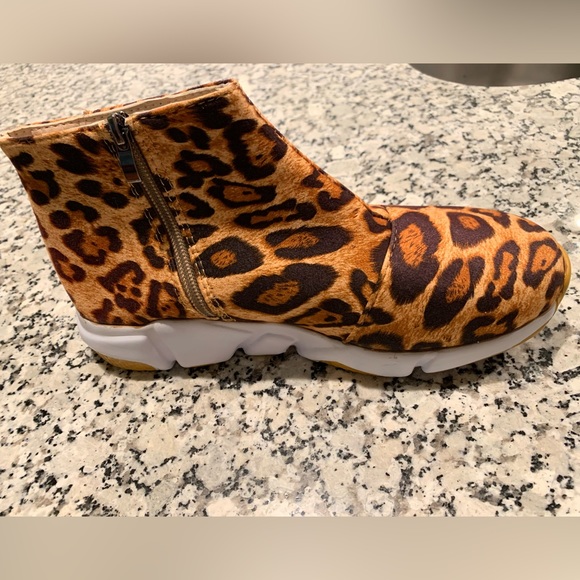 Women’s Leopard print high top sneakers sz 38 NEW - Picture 2 of 5